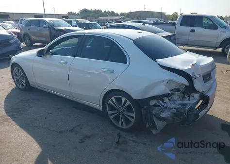 2018 Mercedes-Benz C 300 z USA, uszkodzony, nr VIN 55SWF4JB8JU259952